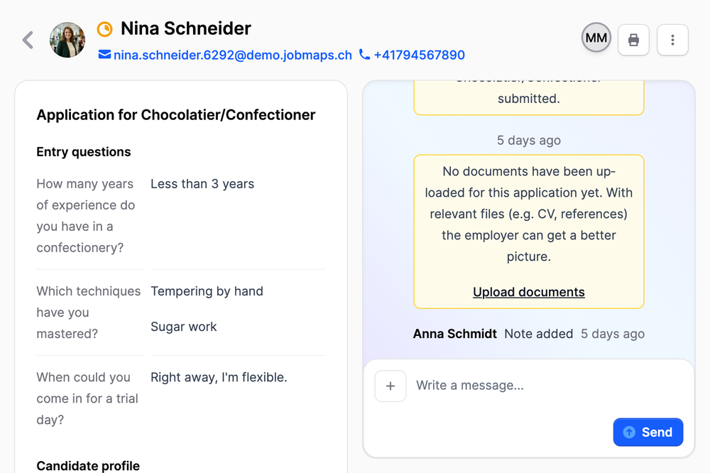 Application dossier on Jobmaps with entry questions, message thread and the assignees button at the top right